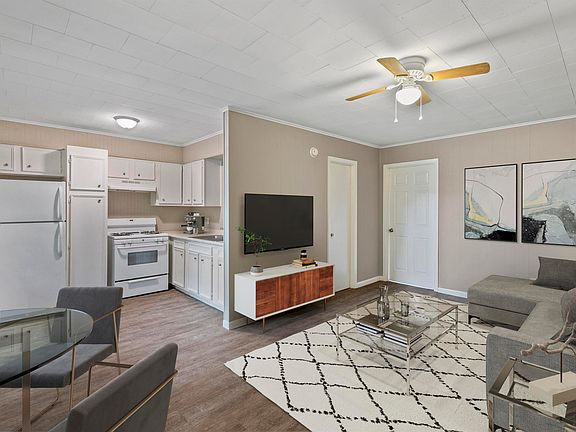 3rd image of 2033 3rd St #2
