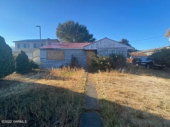 616 S 1st St, Selah, WA 98942