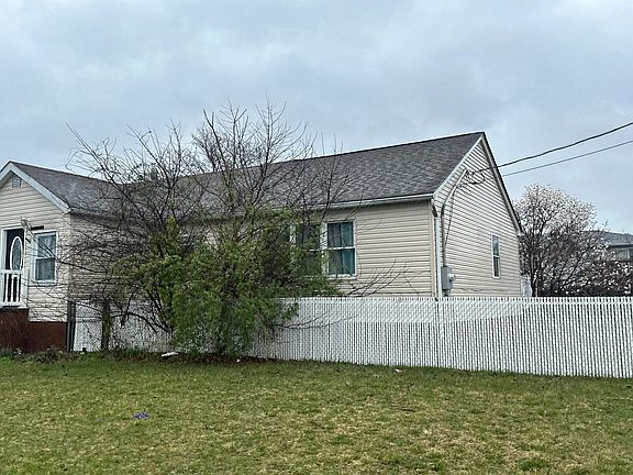 2nd image of 440 6th St