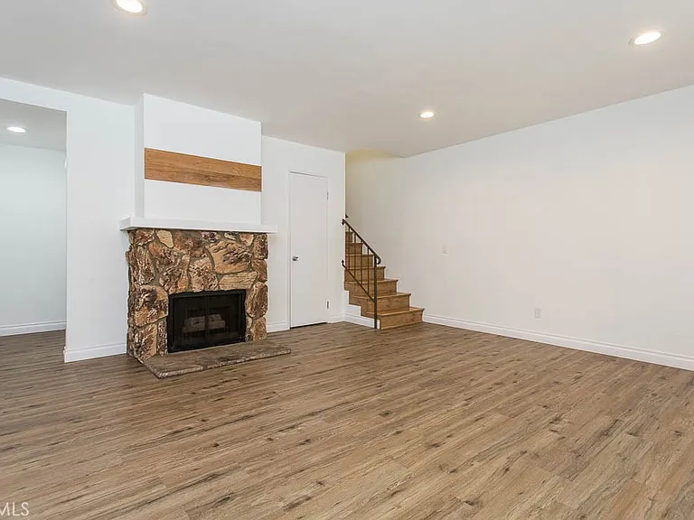 527 Spring Rd #19 — Photo 9