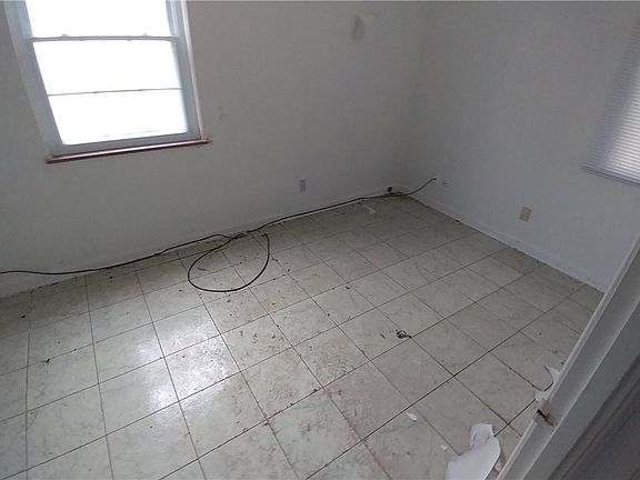 4th image of 552 W Glendale Ave