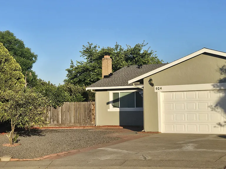 924 San Miguel Pl — Photo 1