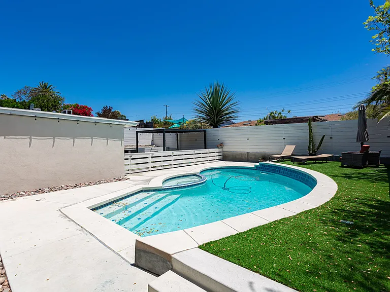 2021 Cardinal Dr — Photo 36