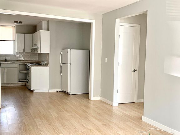 4th image of 215 E Broadway APT 1R