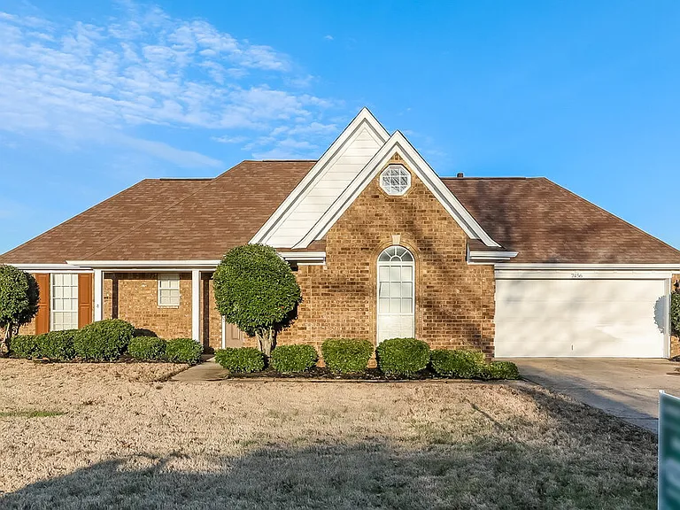 7456 Jennifer Dr — Photo 1