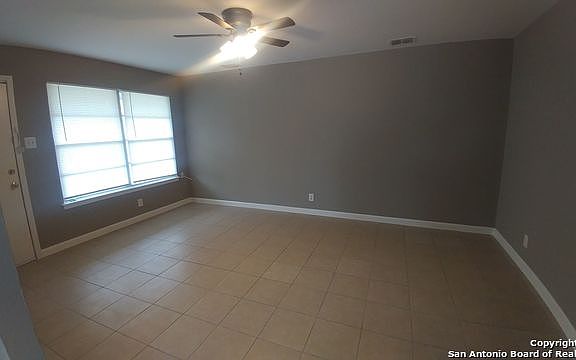4th image of 768 Edgebrook Ln