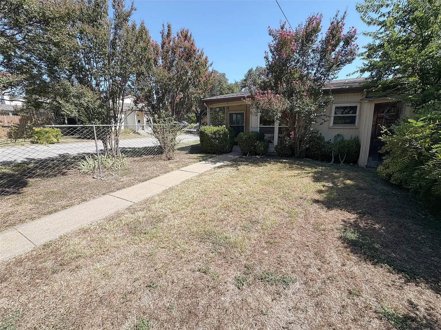 2 bed, 1042 sqft, $1,550 — Photo 2