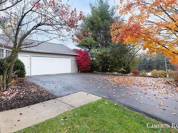 3rd image of 6870 Browmyer Dr NE