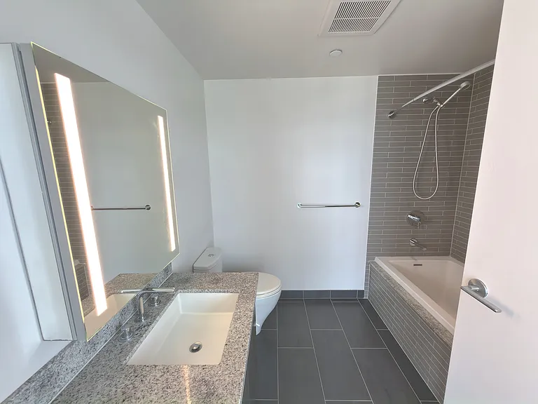 1001 Queen St #1415 — Photo 11