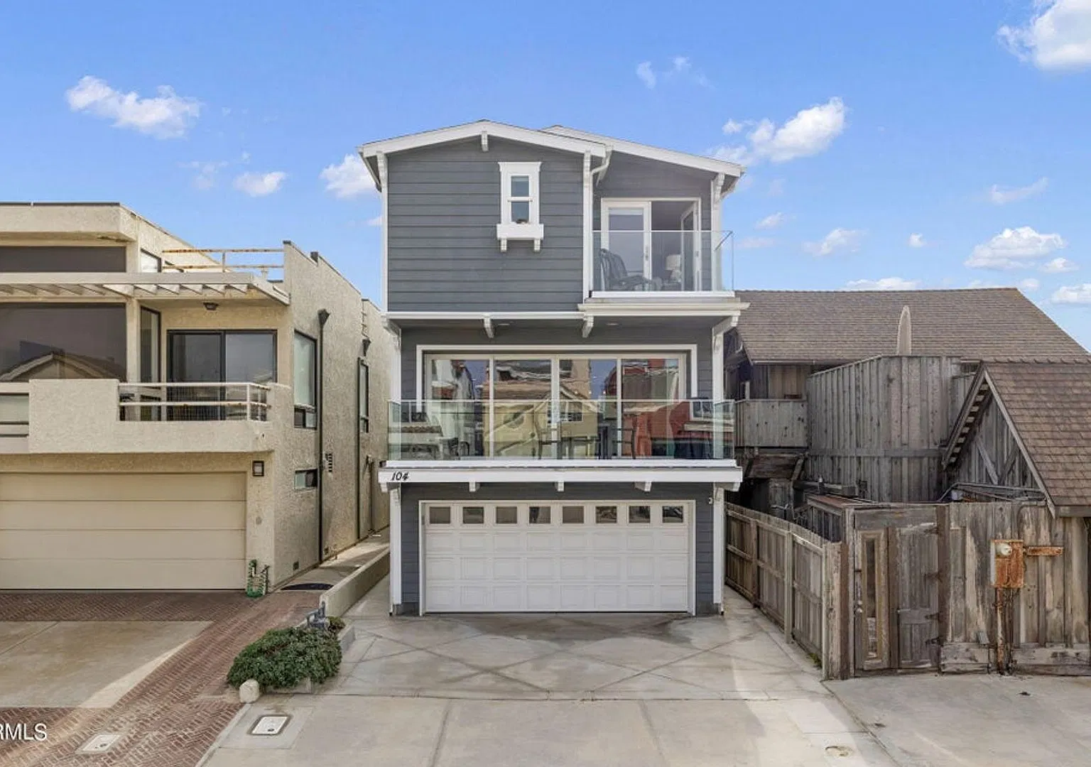 104 La Brea- MFR — Photo 1