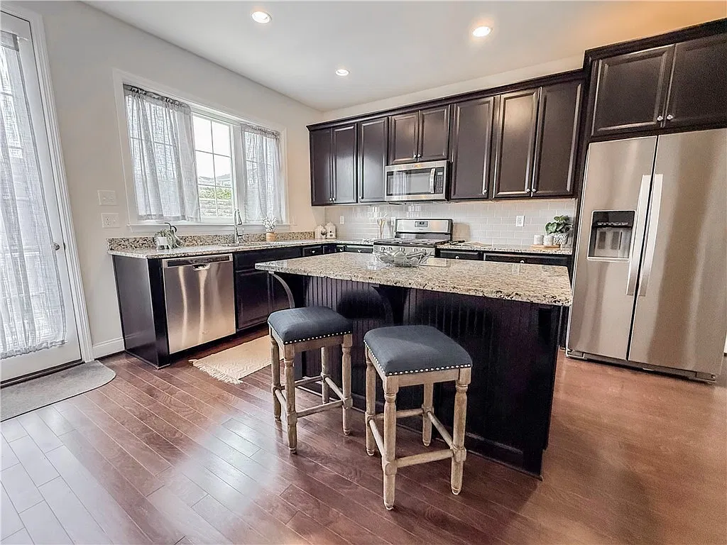 3 bed, 2.5 bath, 1632 sqft, $2,950 — Photo 4