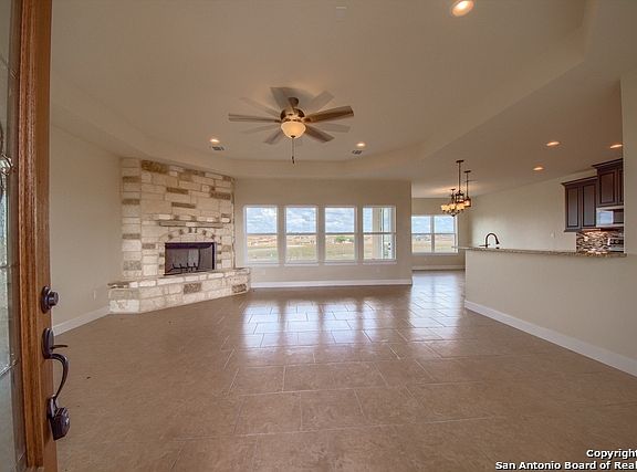 4th image of 123 Las Palomas Dr