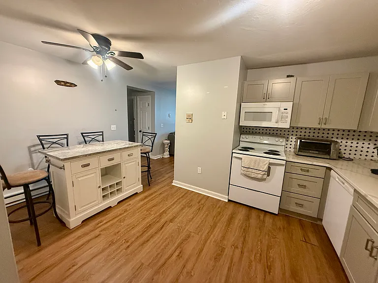 46 Gibbs St #1D — Photo 2