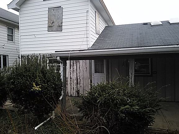 3rd image of 3913 Leslie Ave