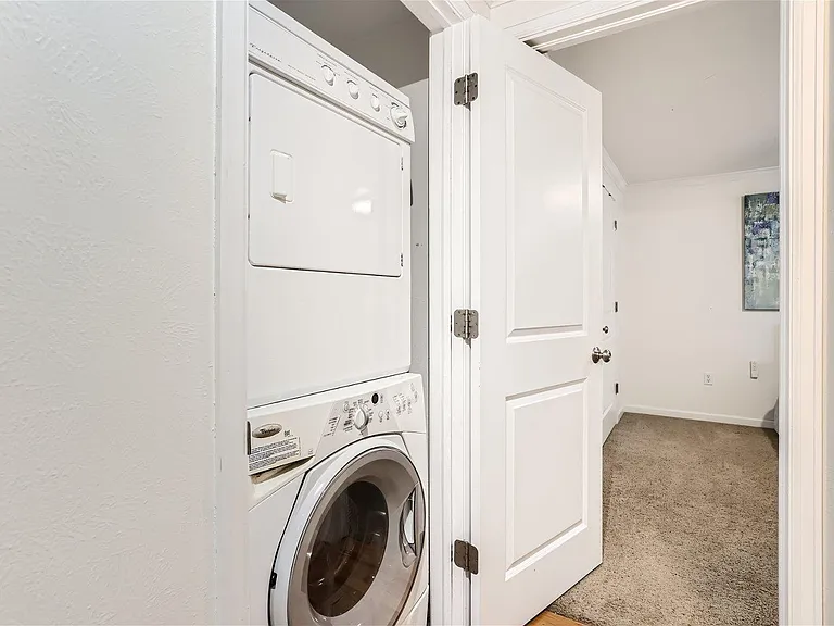 1327 Steele St #303 — Photo 9