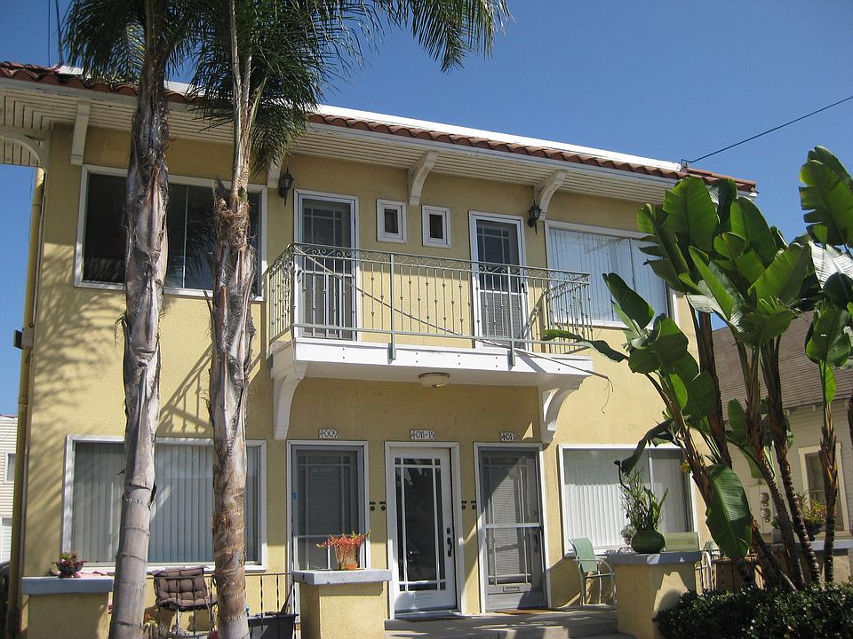 charming 1920 vintage building. Small 4 unit building
