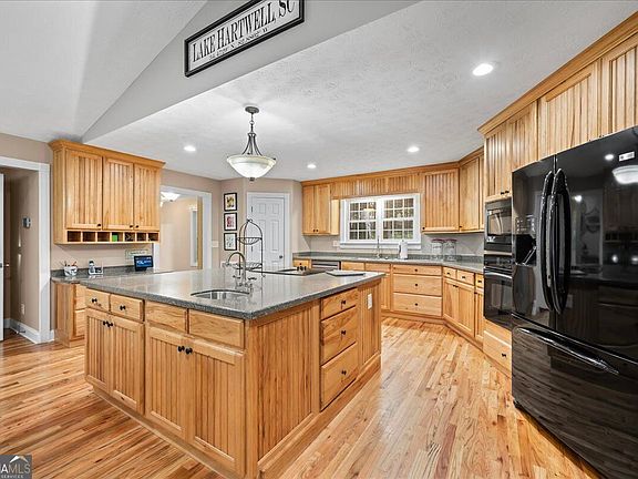 4th image of 426 Handrops Ln
