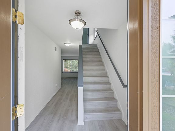 3rd image of 9421 Fairhill Dr