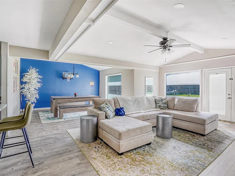 1715 Imperial Crown Dr — Photo 3