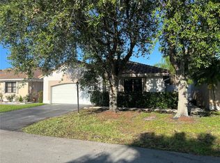 5911 Newcastle Ln, Fort Lauderdale, FL 33331