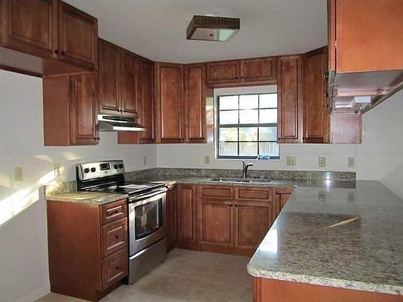 another view of the kitchen ( comes with fridge its just mov