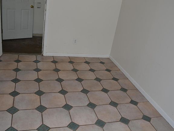 3rd image of 212 Katherine Pl