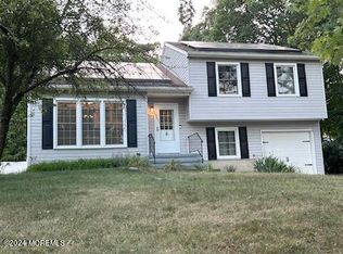 15 8th St, Barnegat, NJ 08005