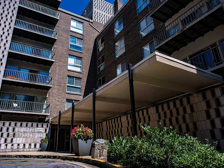 Silver Spring House Apartments Covered Entry