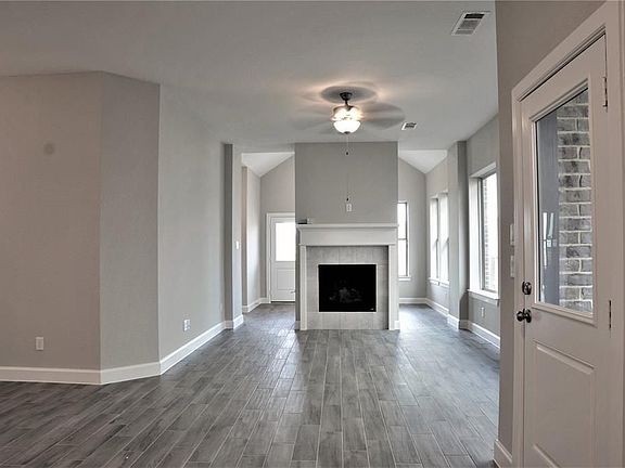 3rd image of 23834 Pullin Market Dr