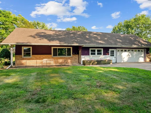 8033 S Pine St, Dixon, IL 61021