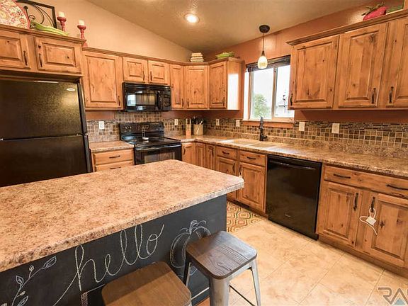 4th image of 613 Raven Ave