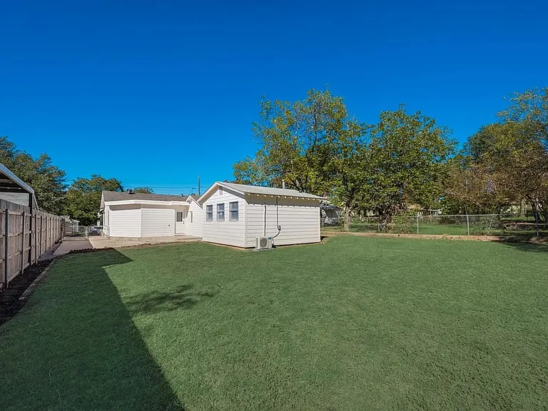 209 Westfork Dr — Photo 15