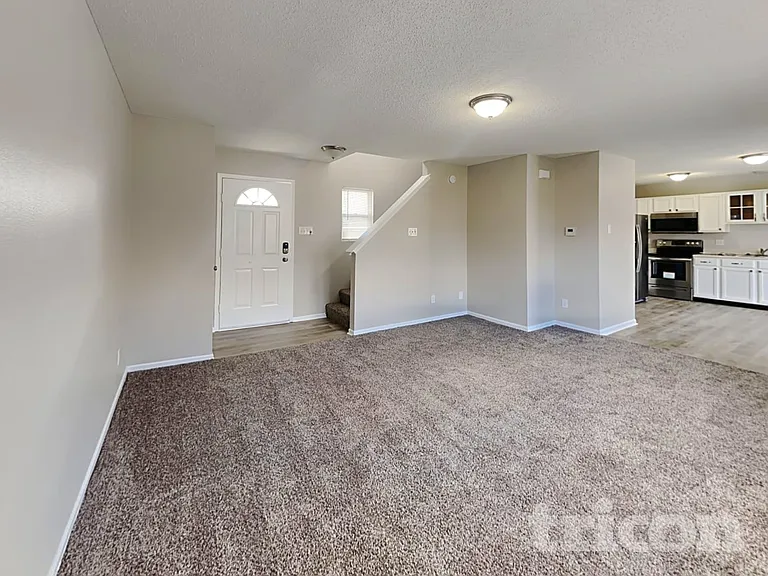 11818 Buck Creek Cir — Photo 2