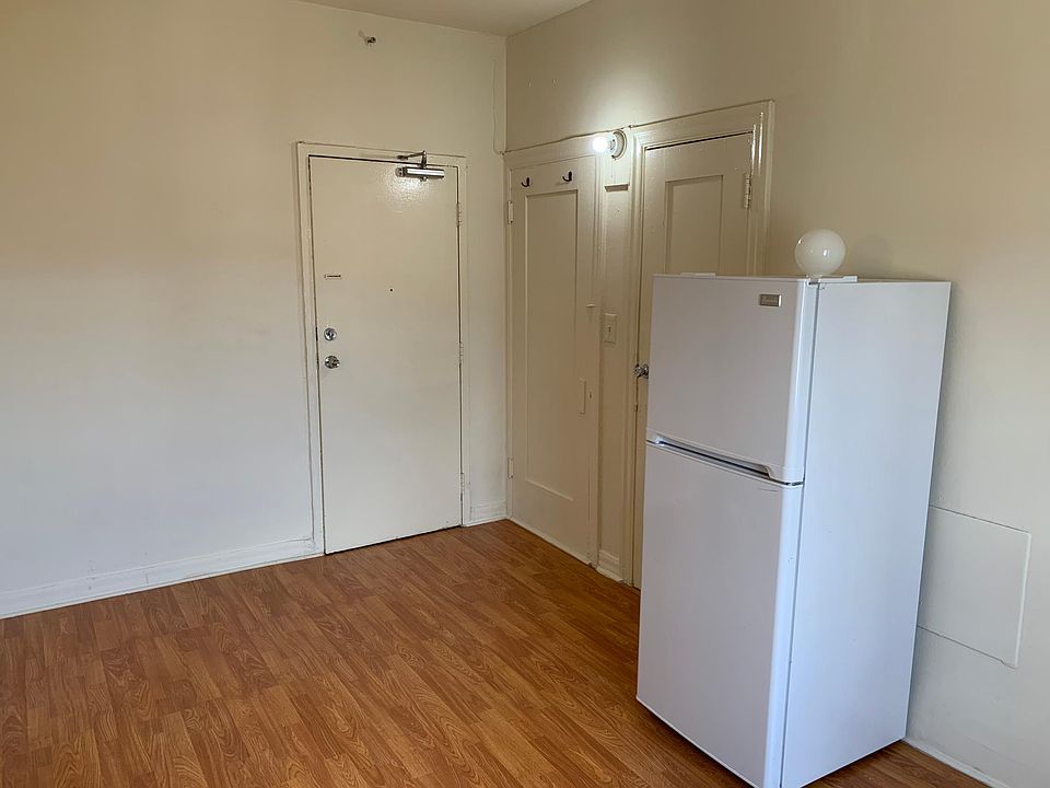 2nd image of 1247 Ingraham St #X2