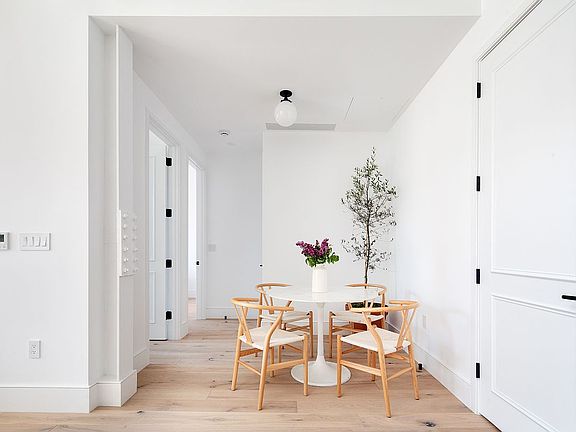 4th image of 524 Halsey St #304