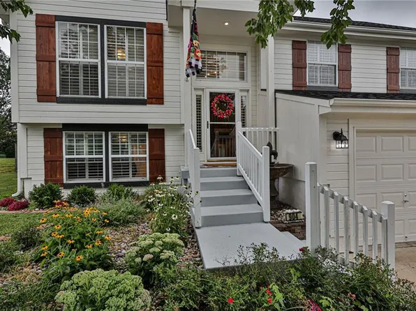 904 Spruce Dr, Greenwood, MO 64034