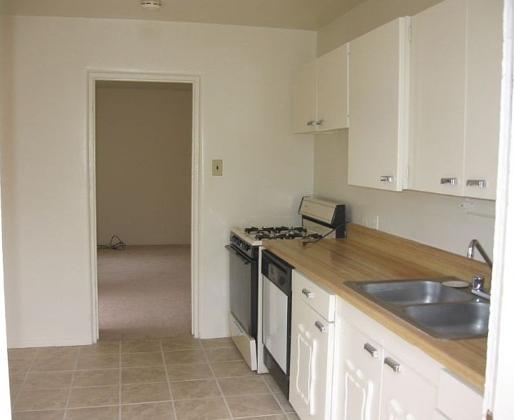 2nd image of 7410 Sky Court Cir NE