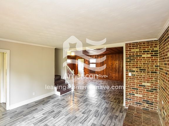 129240_002_living_room_3.jpg