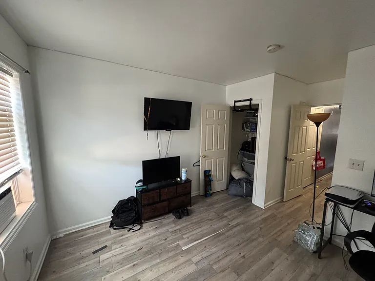 1149 E 4th St #3 — Photo 6