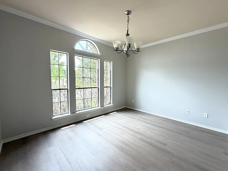 2105 Laurel Forest Dr — Photo 4