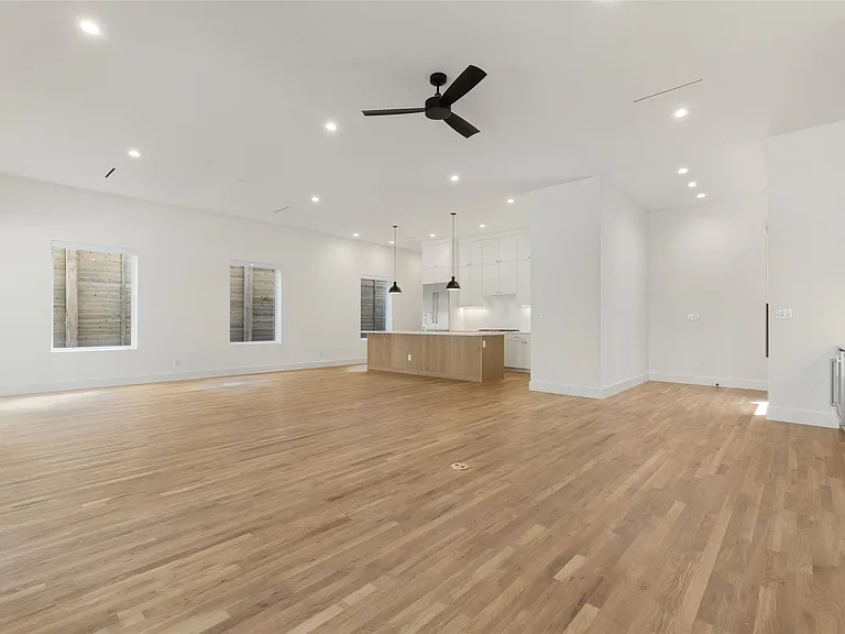 4420 Abbott Ave — Photo 5