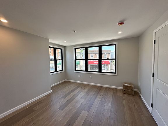 4th image of 58 Easton Ave Floor 2