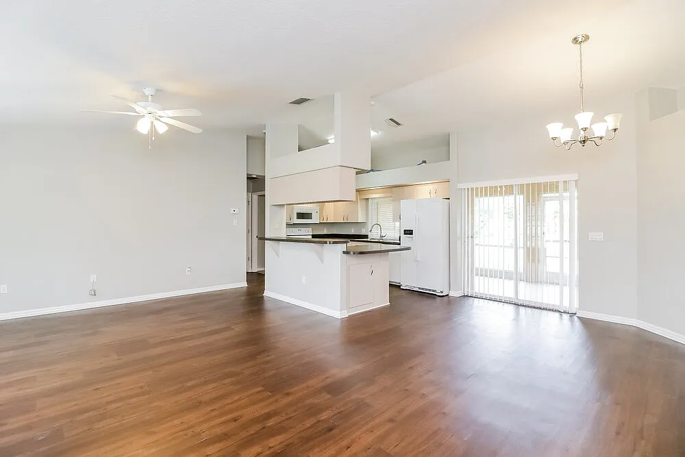 3 bed, 2.0 bath, 1542 sqft, $2,050 — Photo 3