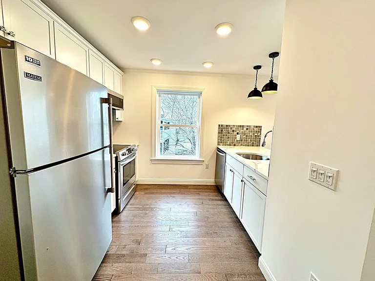 33 Leyden St #6 — Photo 9