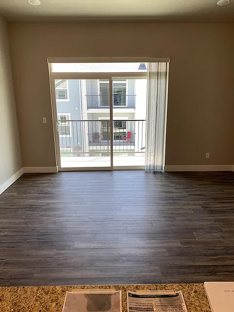 3 bed, 1200 sqft, $2,300 — Photo 2