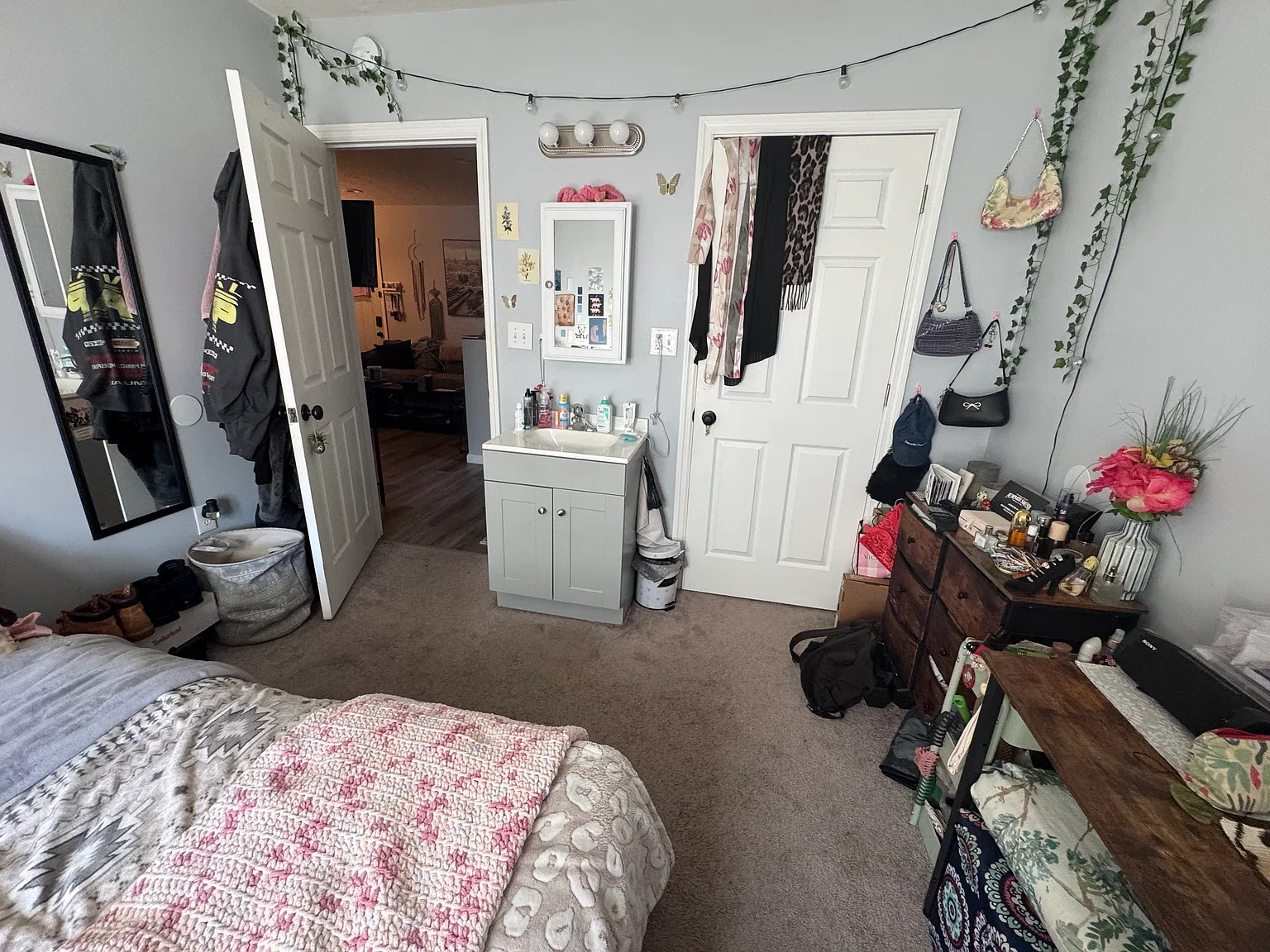 3 bed, 914 sqft, $1,750 — Photo 4