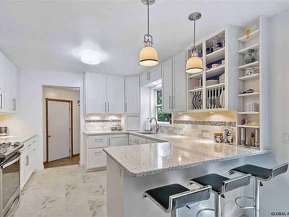 4th image of 10 PINE VIEW Drive