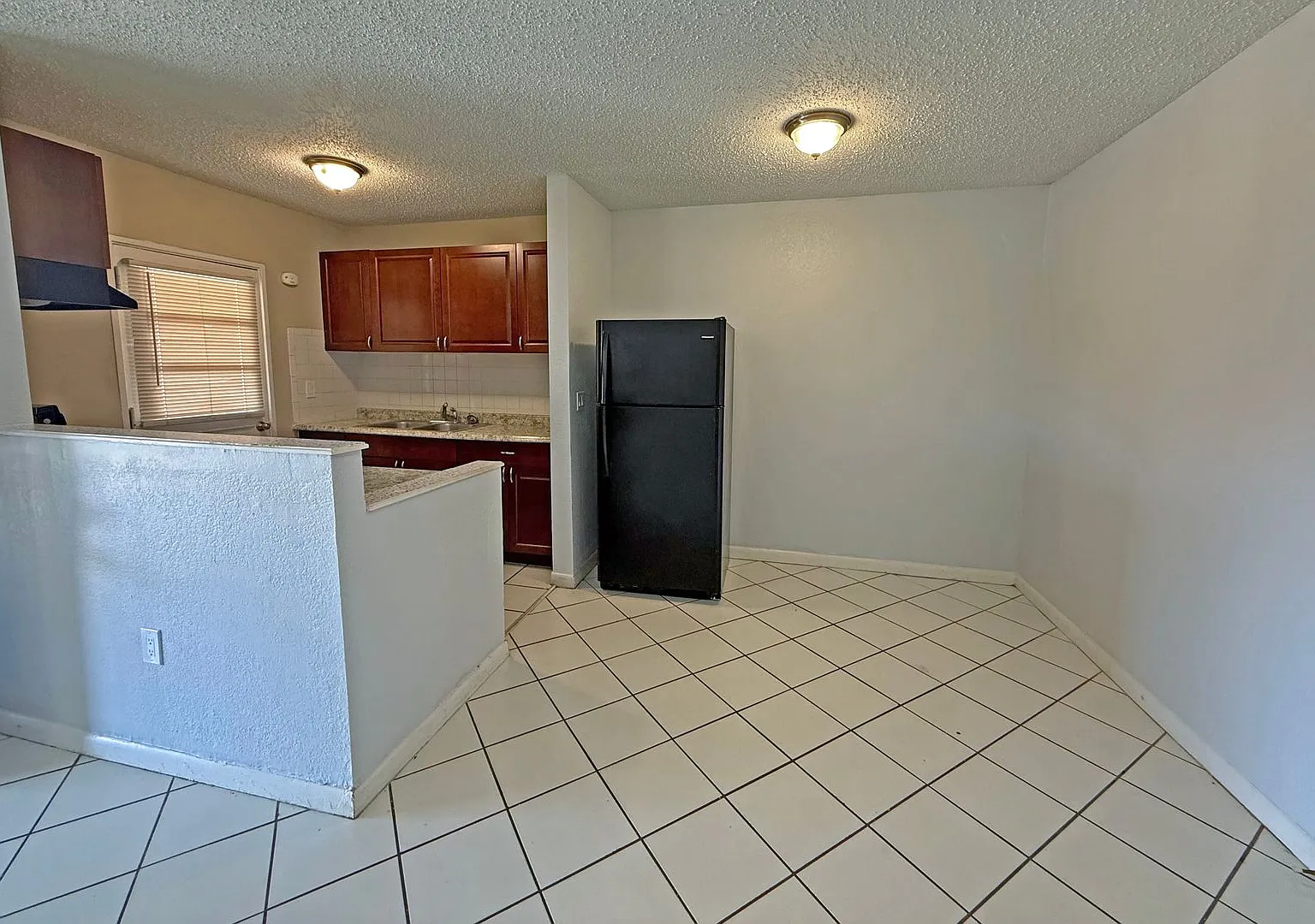 2 N Fernwood Ave #14 — Photo 3