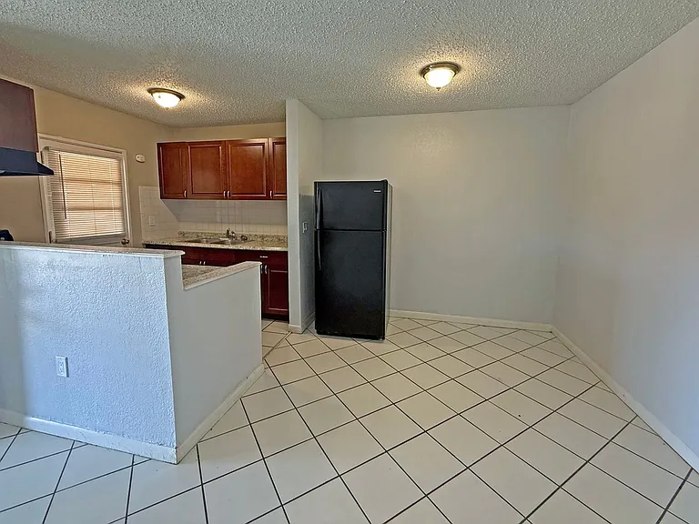 2 N Fernwood Ave #14 — Photo 3