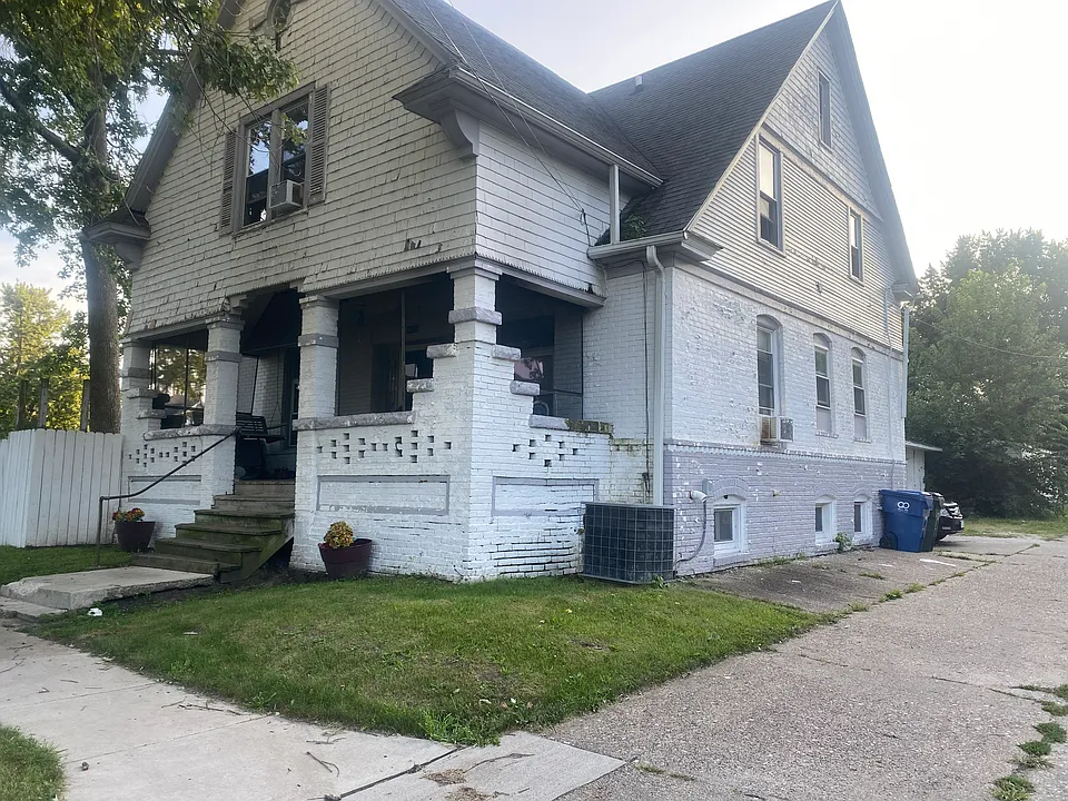 412 N Pine St
